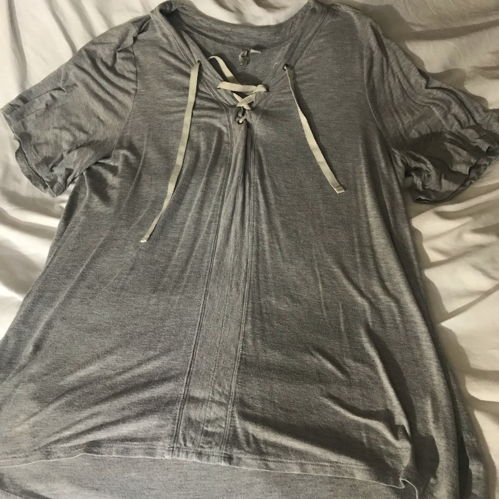 Grey shortsleeved shirt